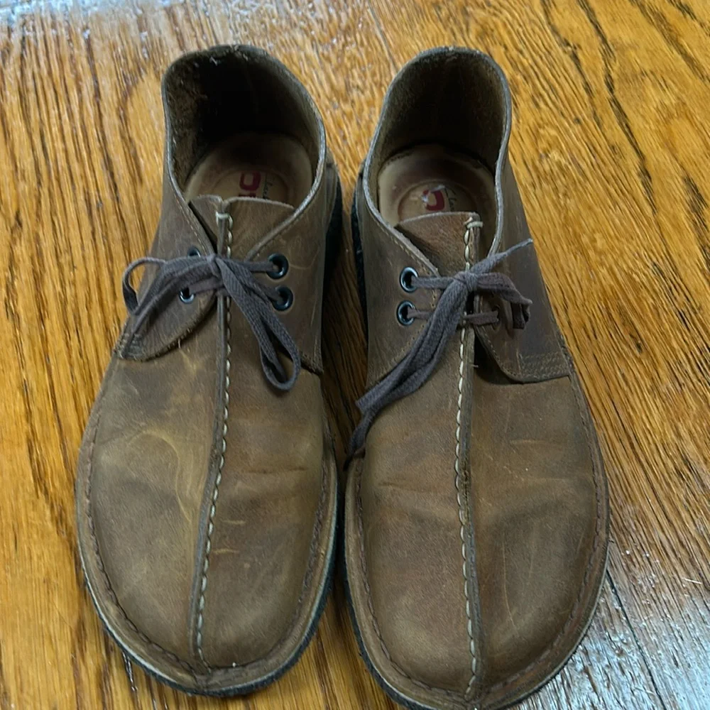 Clarks Originals Desert Trek Beeswax Leather chukka boots. Crepe soles. Size 8.